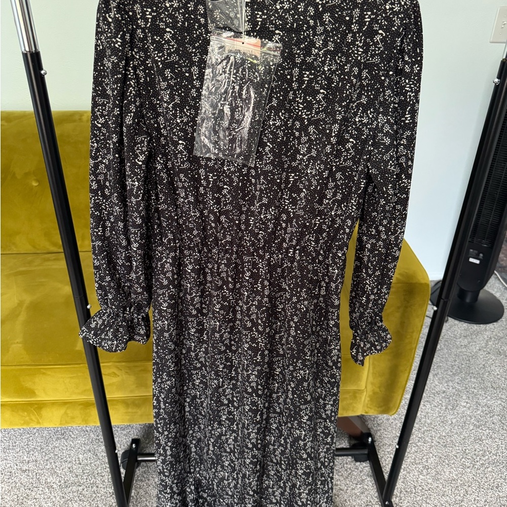 Chic Black and White Floral Long Sleeve Dress